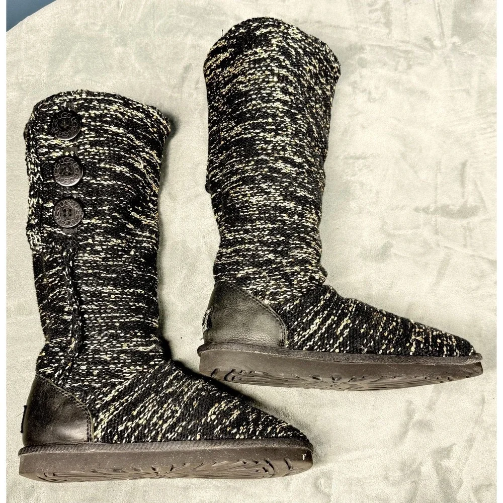 UGG title cardy